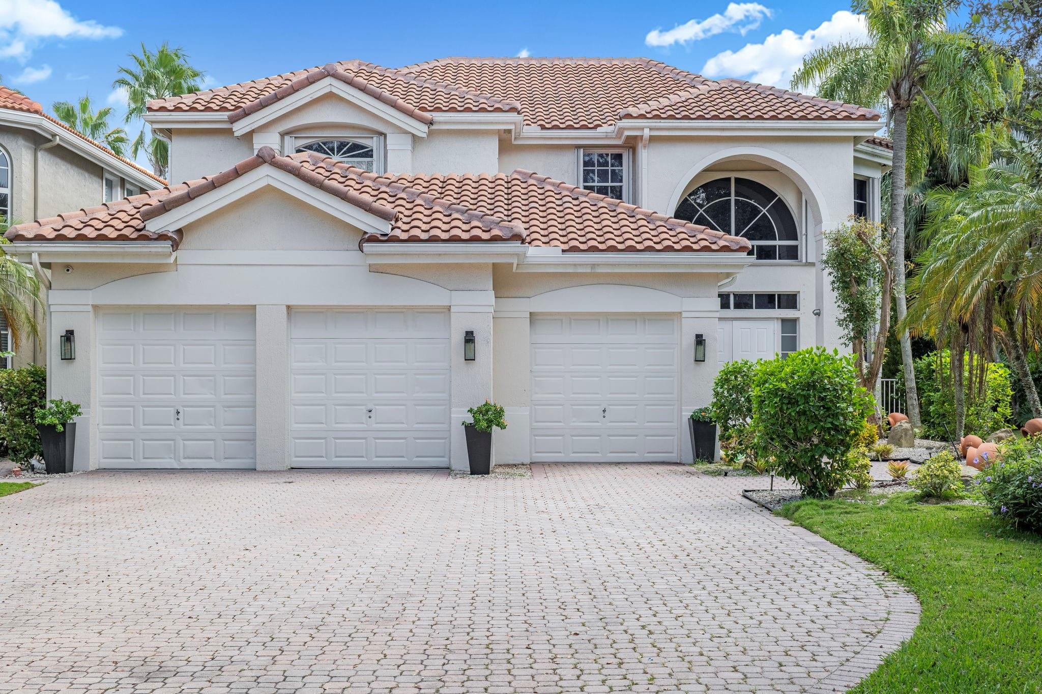 6BR – SingleFamilyResidence at 12480 NW 62nd Court
