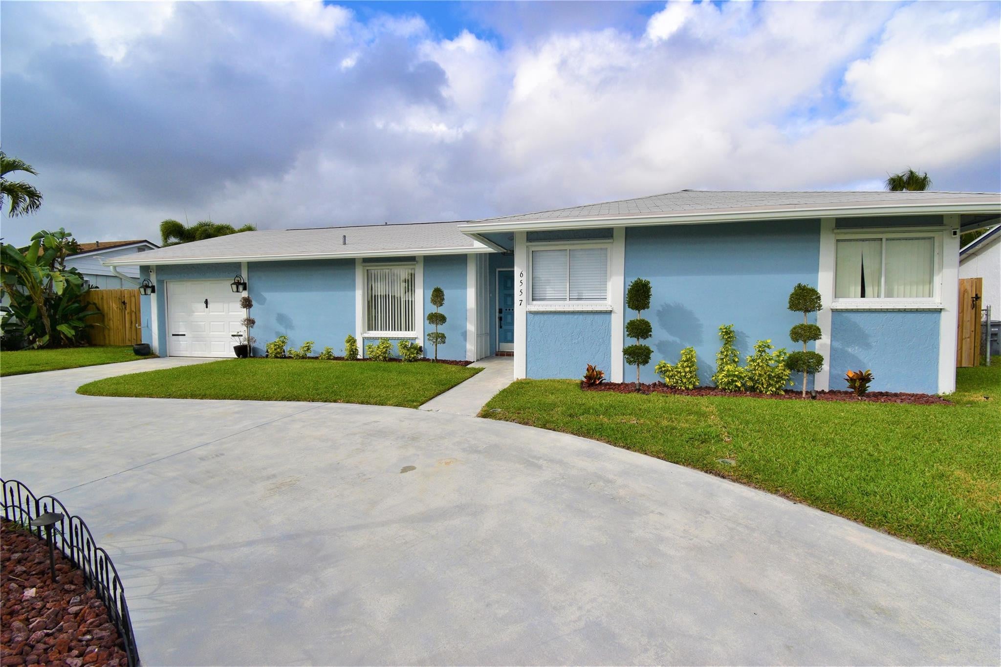 3BR – SingleFamilyResidence at 6557 Country Wood Way