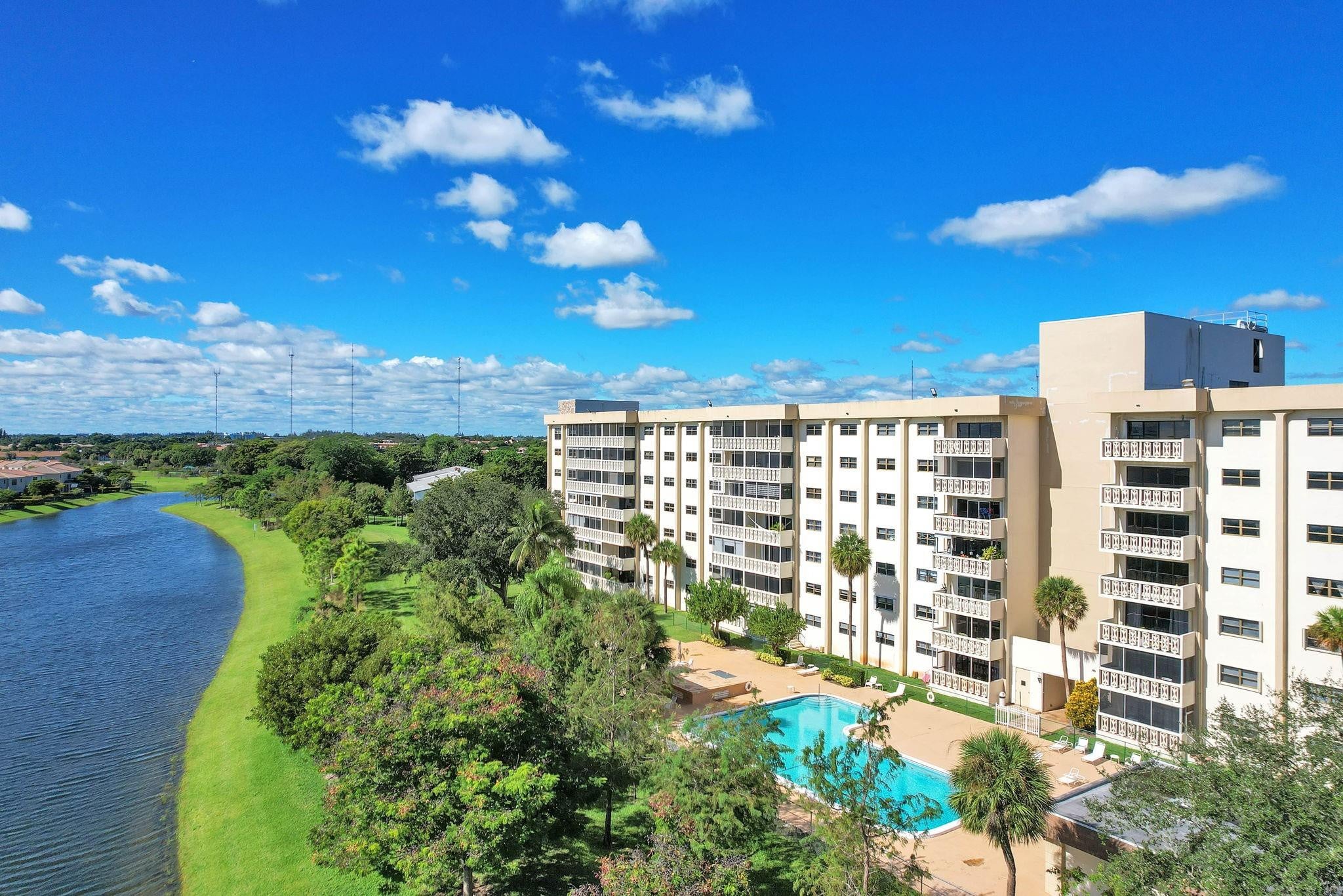 3BR – Condominium at 800 NE 195th Street #601