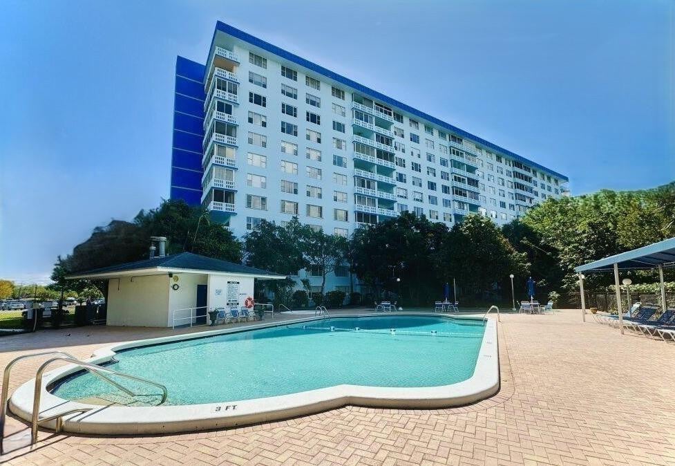 1BR – Condominium at 4001 Hillcrest Drive #407