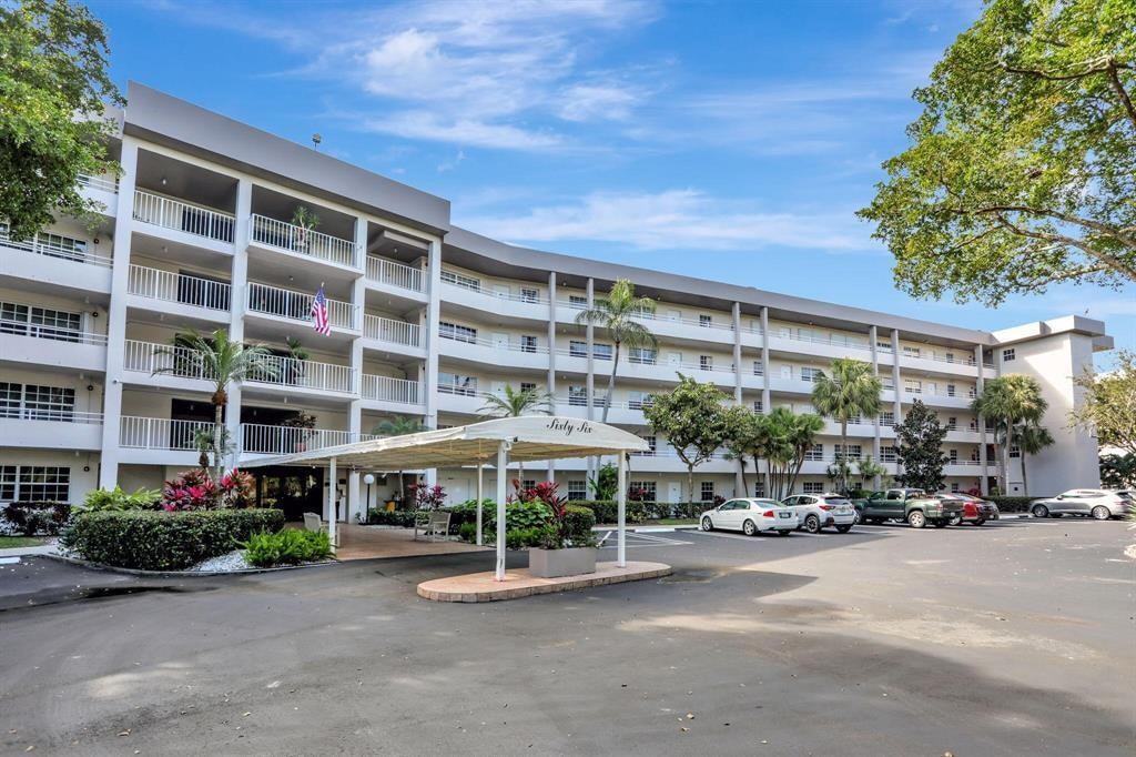 3BR – Condominium at 565 Oaks Lane #103
