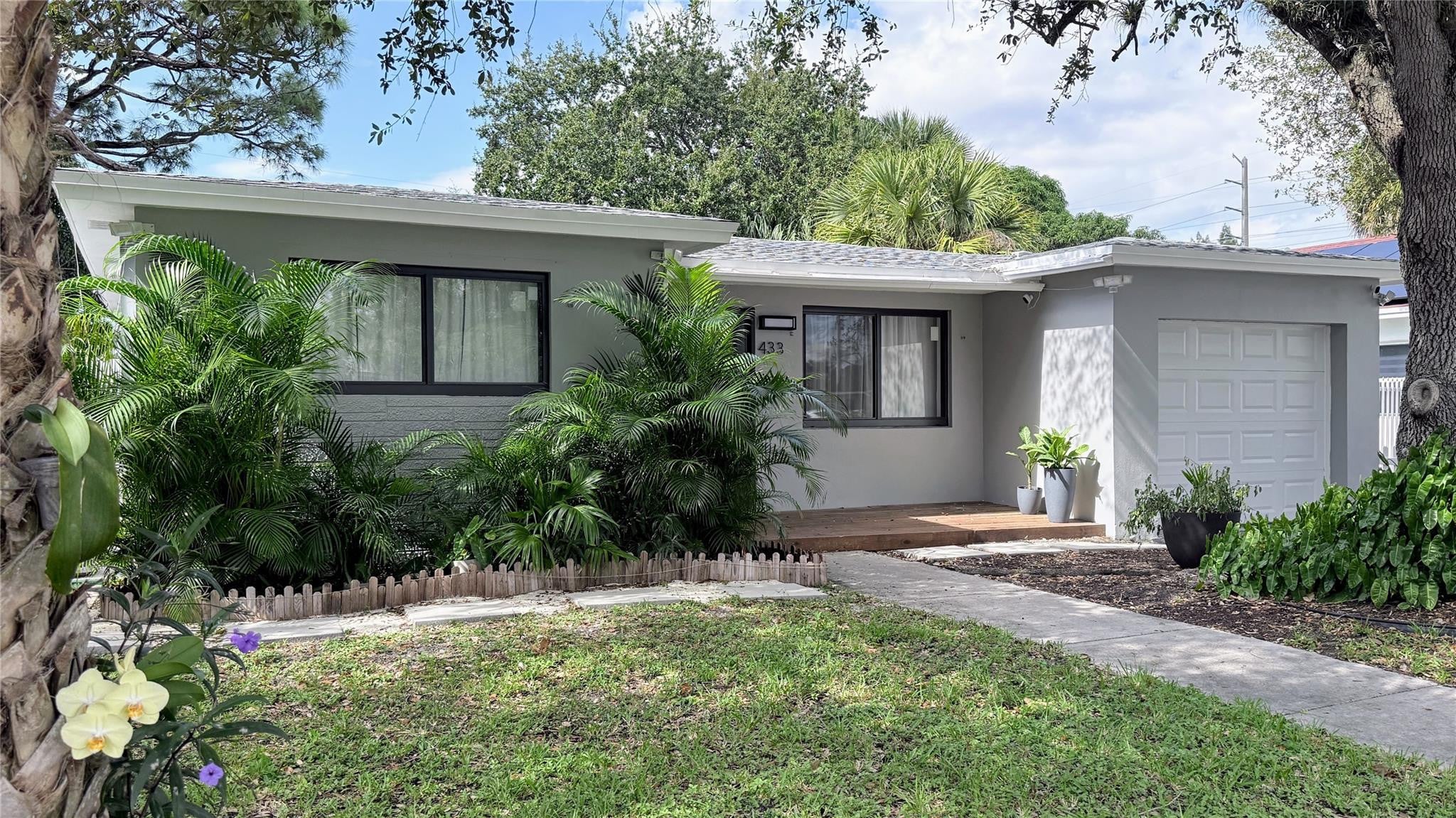 2BR – SingleFamilyResidence at 433 NW 15th Way