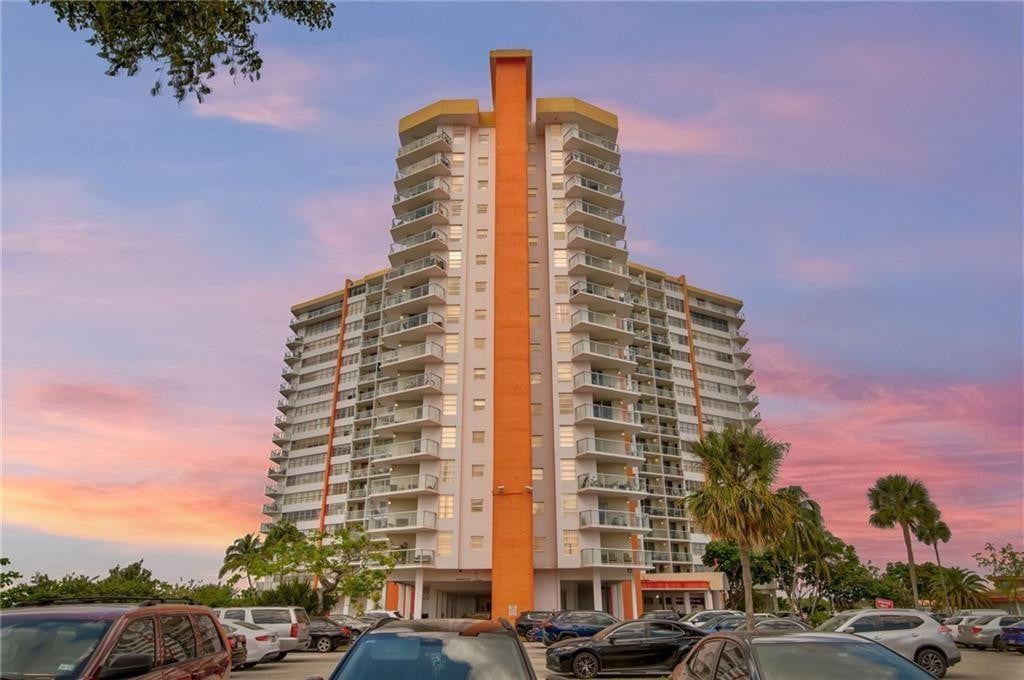 1BR – Condominium at 1301 NE Miami Gardens Drive #1721w