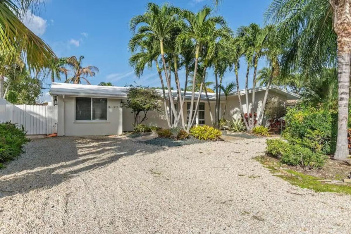 3BR – SingleFamilyResidence at 1925 NE 29th Court