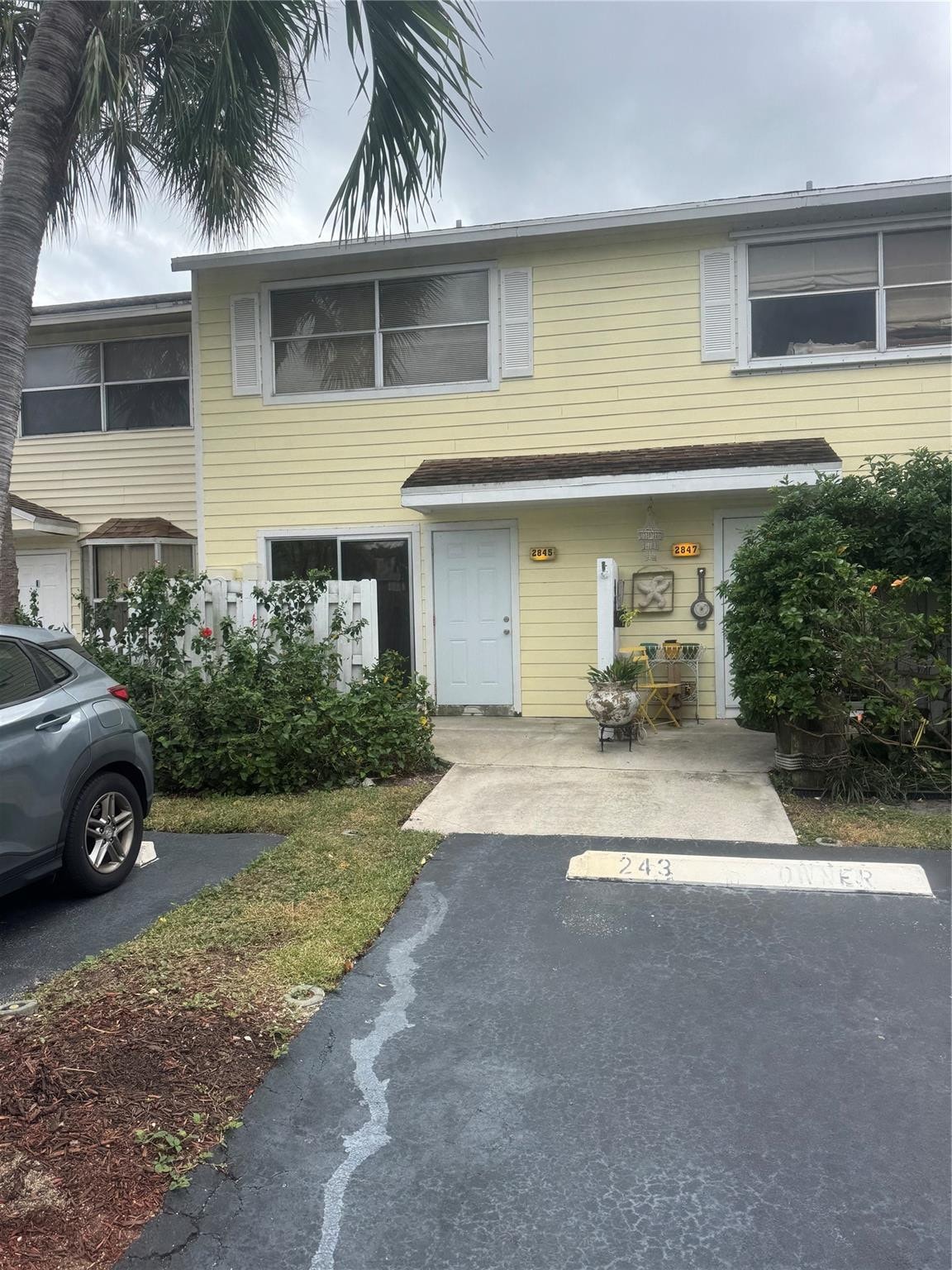 2BR – Townhouse at 2845 NE 15th Street