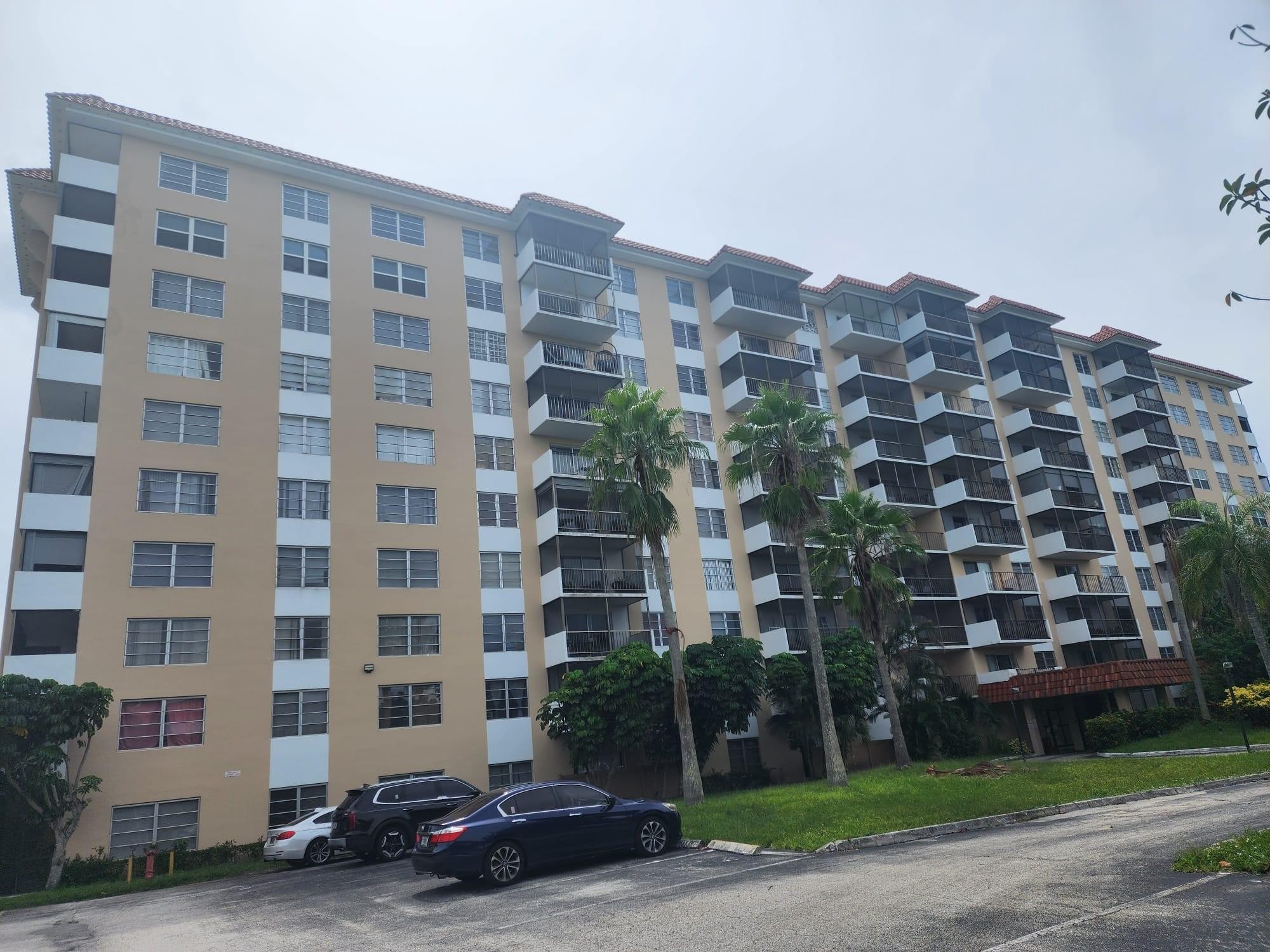 1BR – Condominium at 4174 Inverrary Drive #811