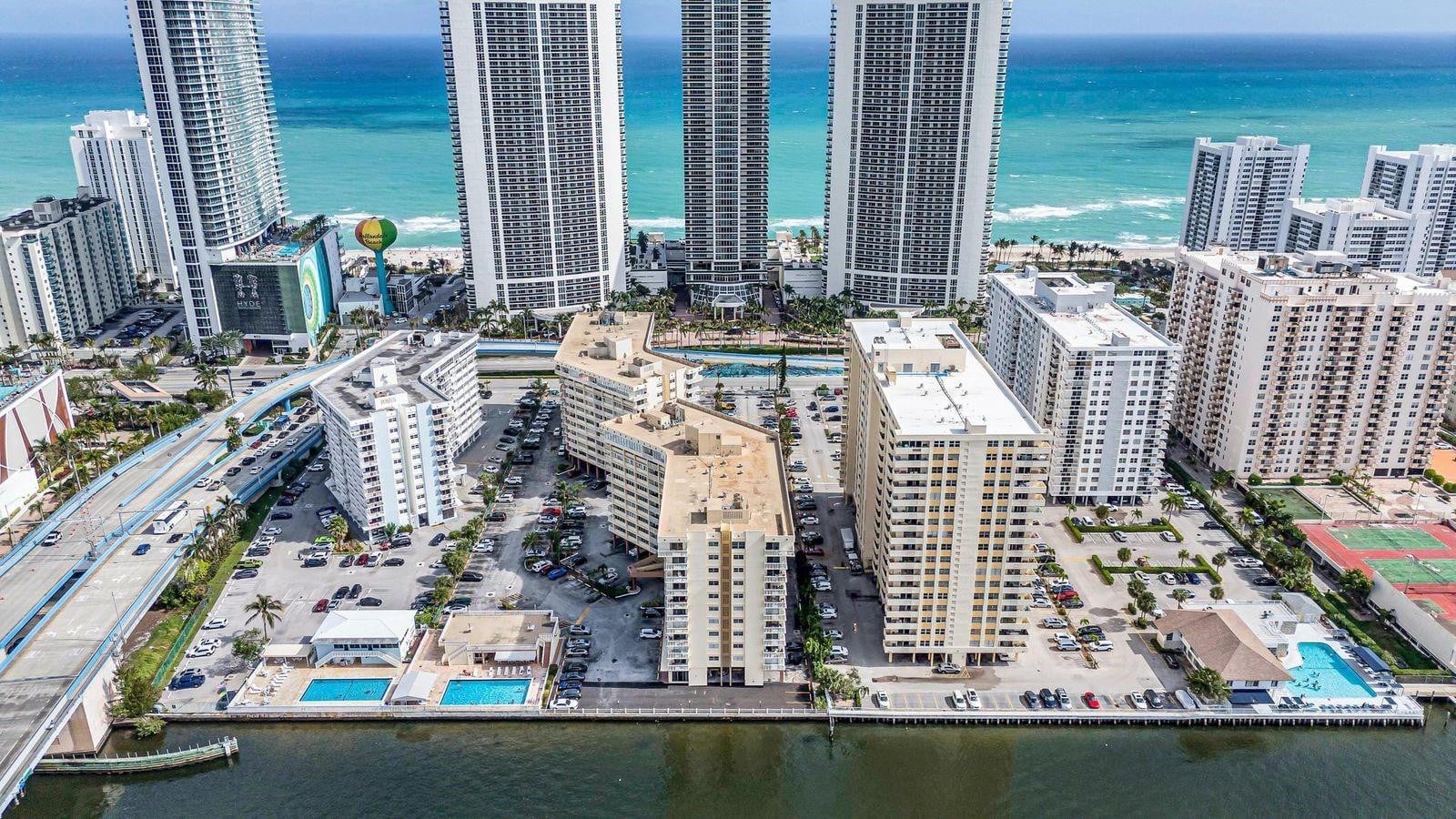 2BR – Condominium at 1817 S Ocean Drive #215