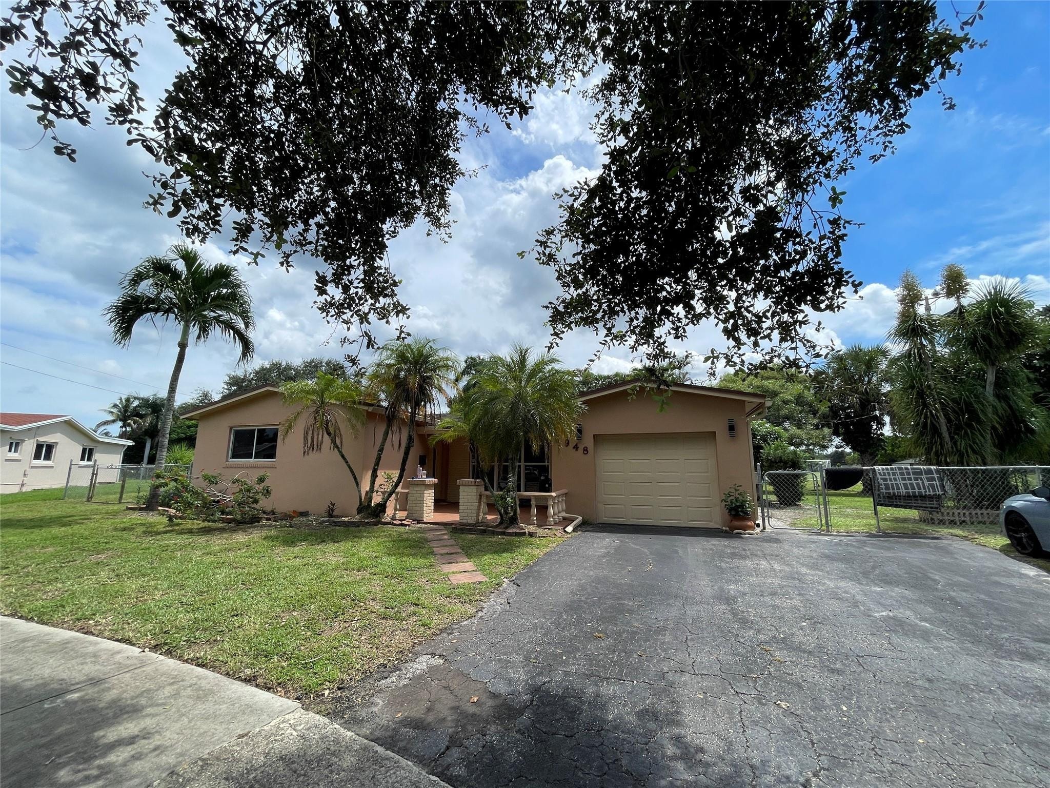 3BR – SingleFamilyResidence at 8948 SW 53rd Street