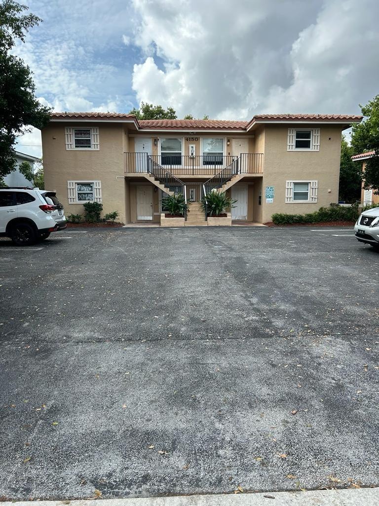3BR – Apartment at 4150 Woodside Drive #3