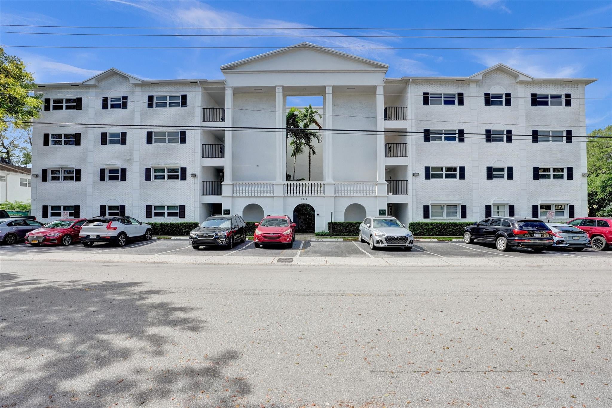 2BR – Condominium at 1212 SE 2nd Court #201