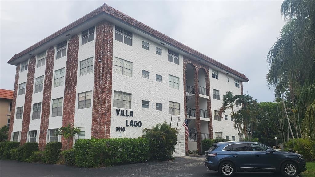 2BR – Condominium at 3910 Crystal Lake Drive #403