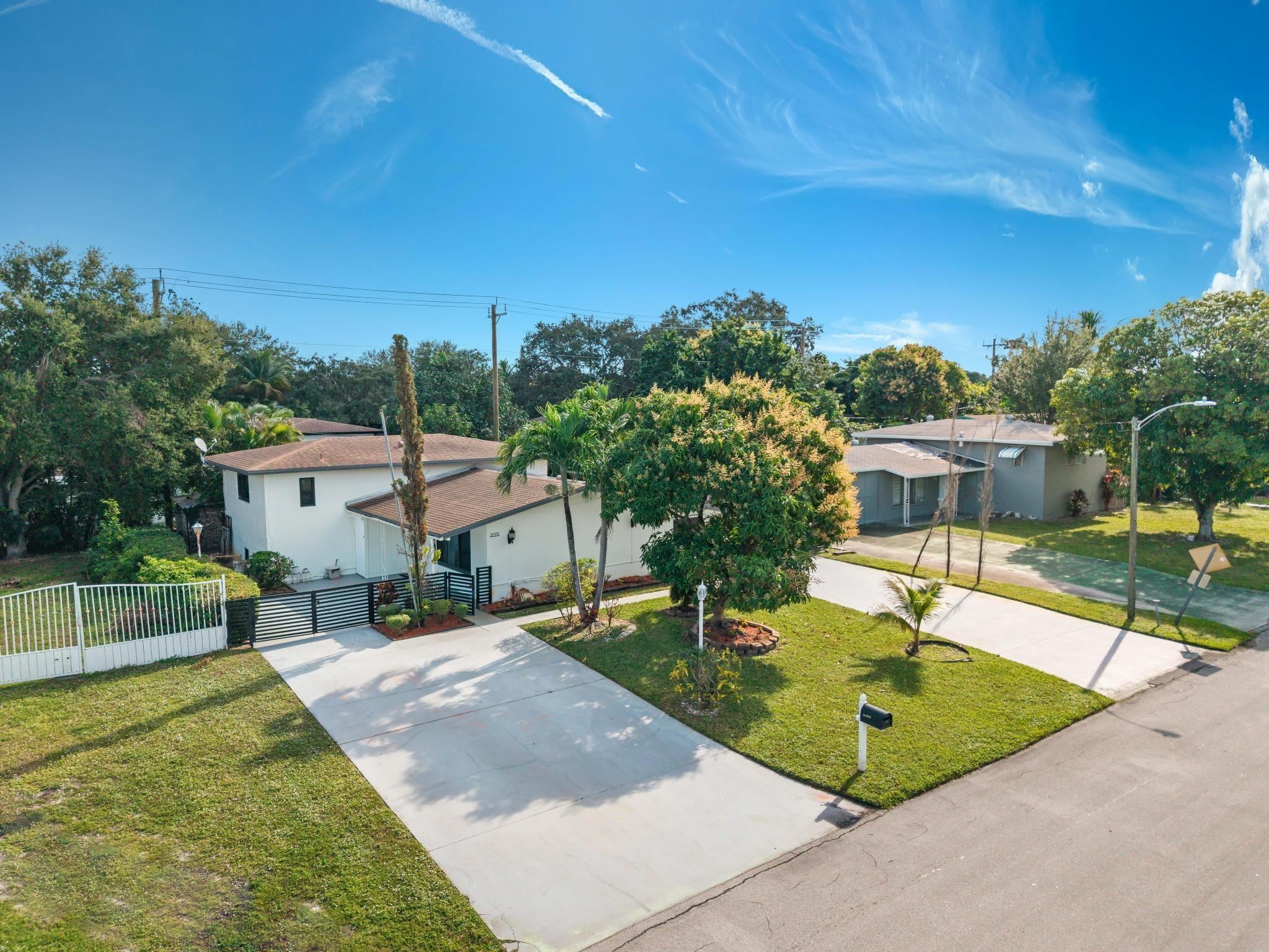 3BR – SingleFamilyResidence at 20335 NE 13th Court
