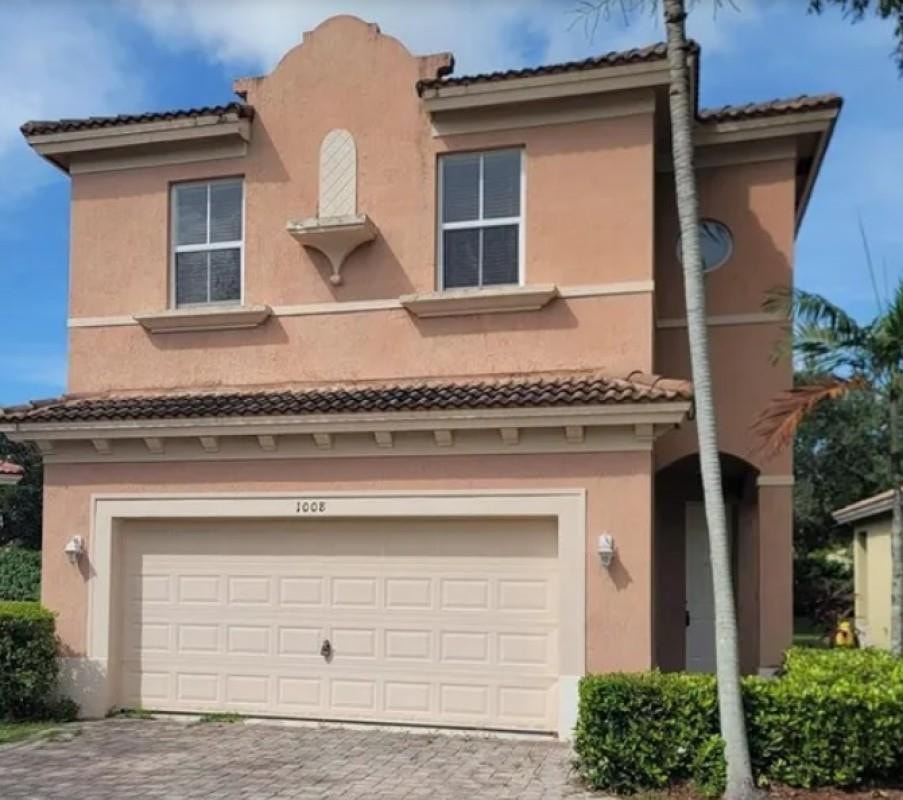 3BR – SingleFamilyResidence at 1008 NE 39th Avenue
