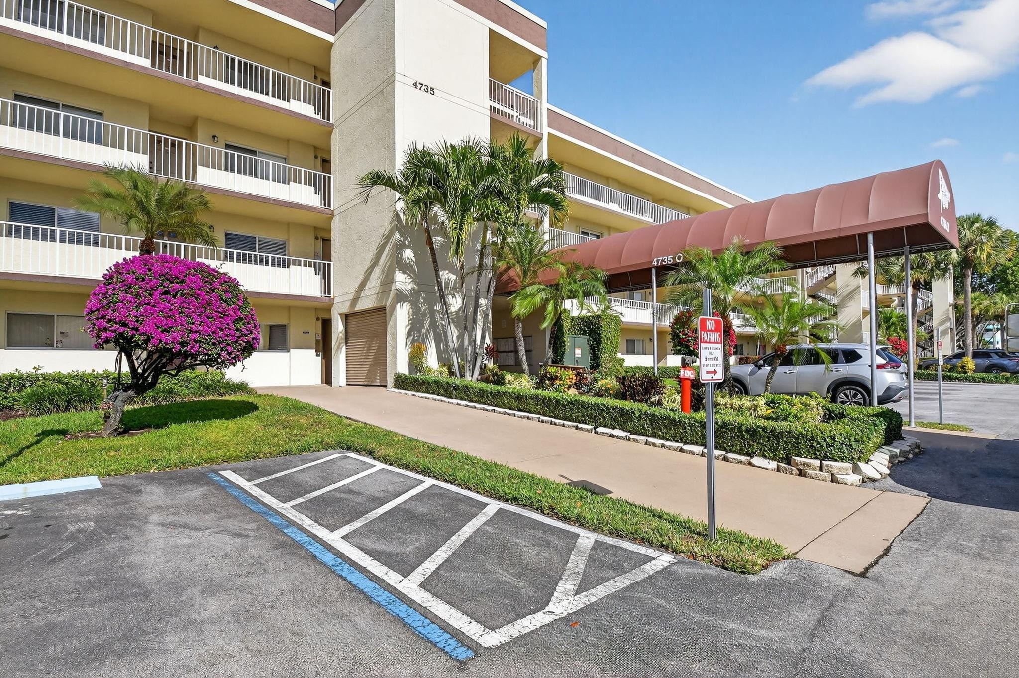 2BR – Condominium at 4735 Lucerne Lakes Boulevard #306