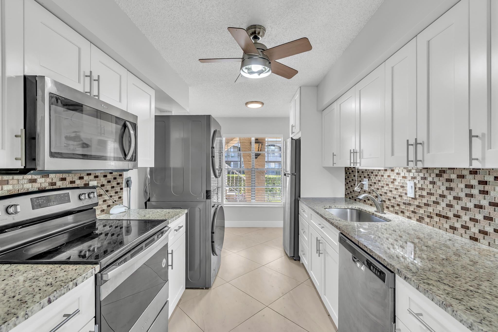 2BR – Condominium at 13950 Via Flora #B