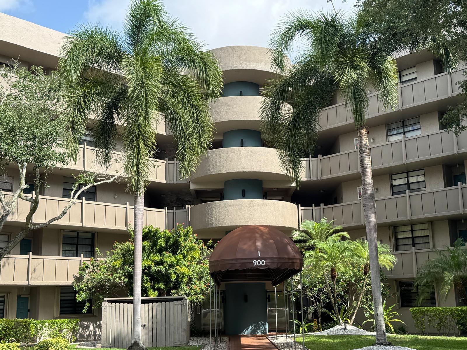 2BR – Condominium at 900 Colony Point Circle #407