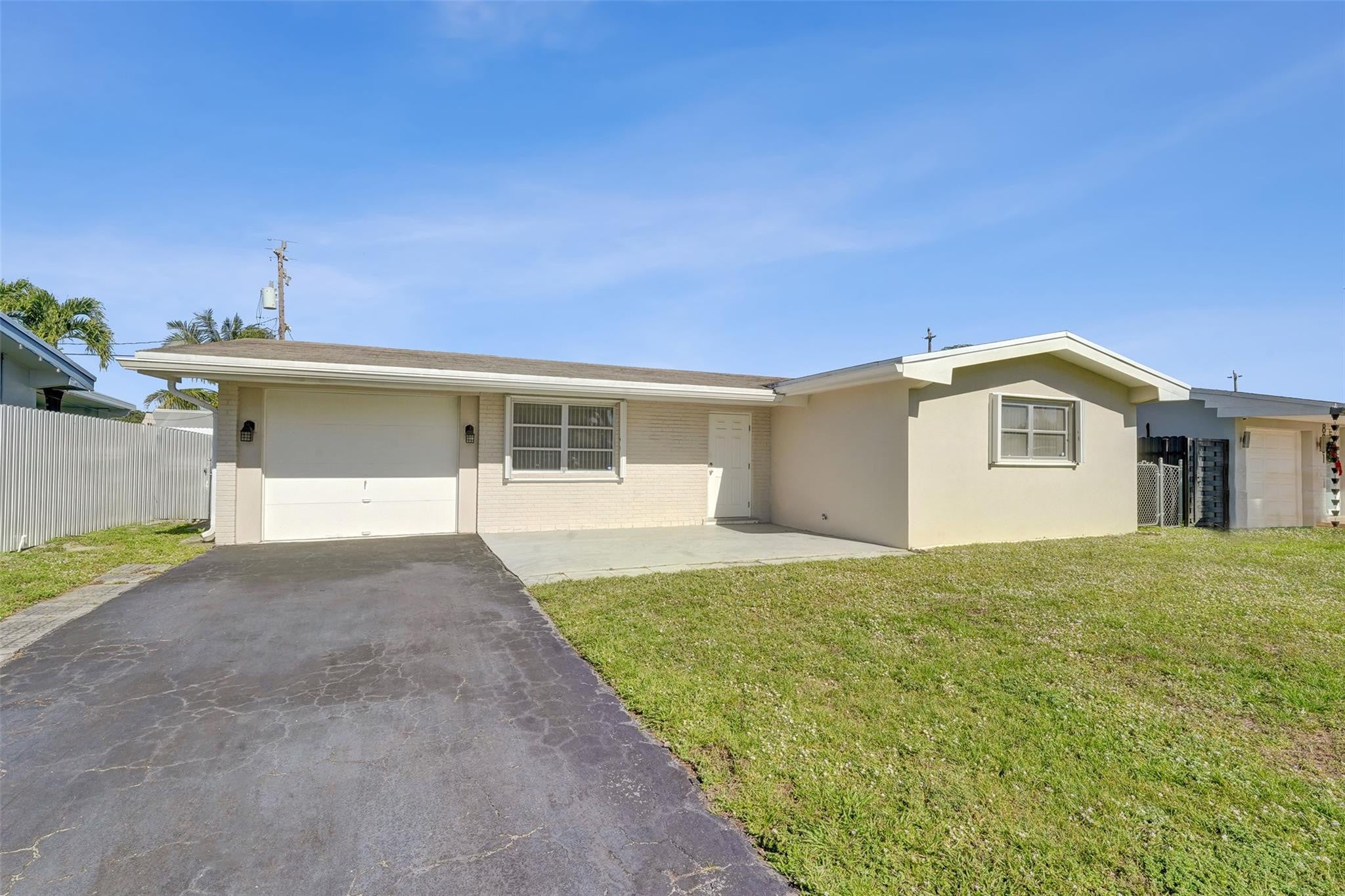 2BR – SingleFamilyResidence at 8211 NW 10th Street