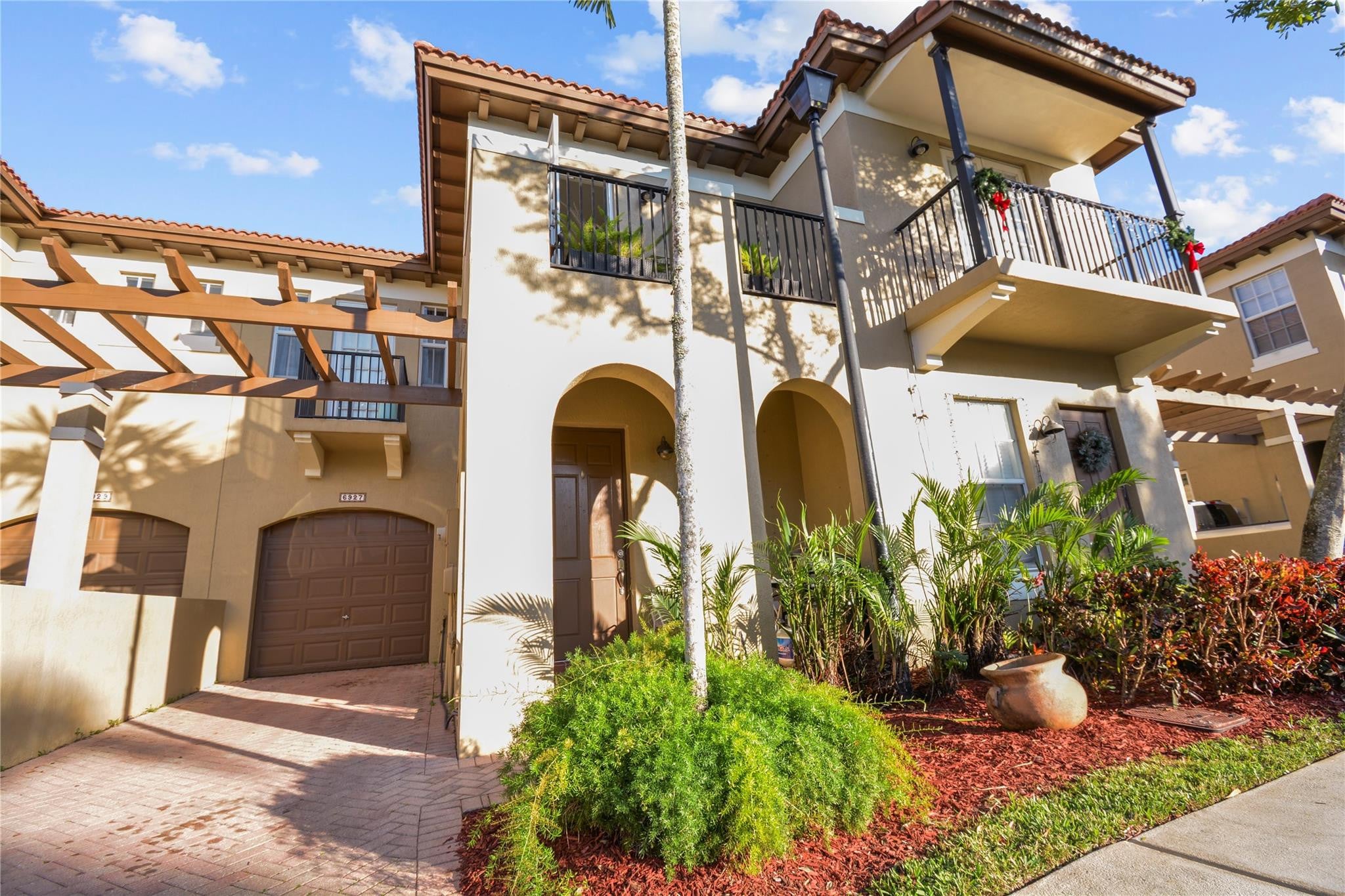 3BR – Townhouse at 6927 Julia Gardens Drive