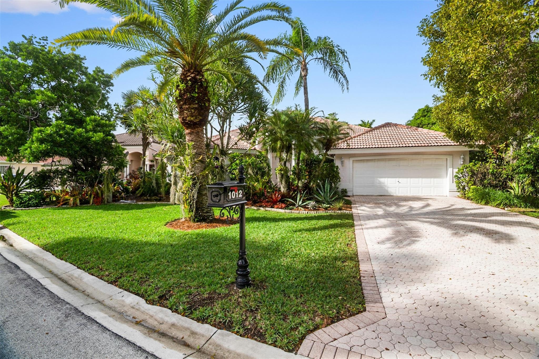 5BR – SingleFamilyResidence at 1012 SW 156th Avenue