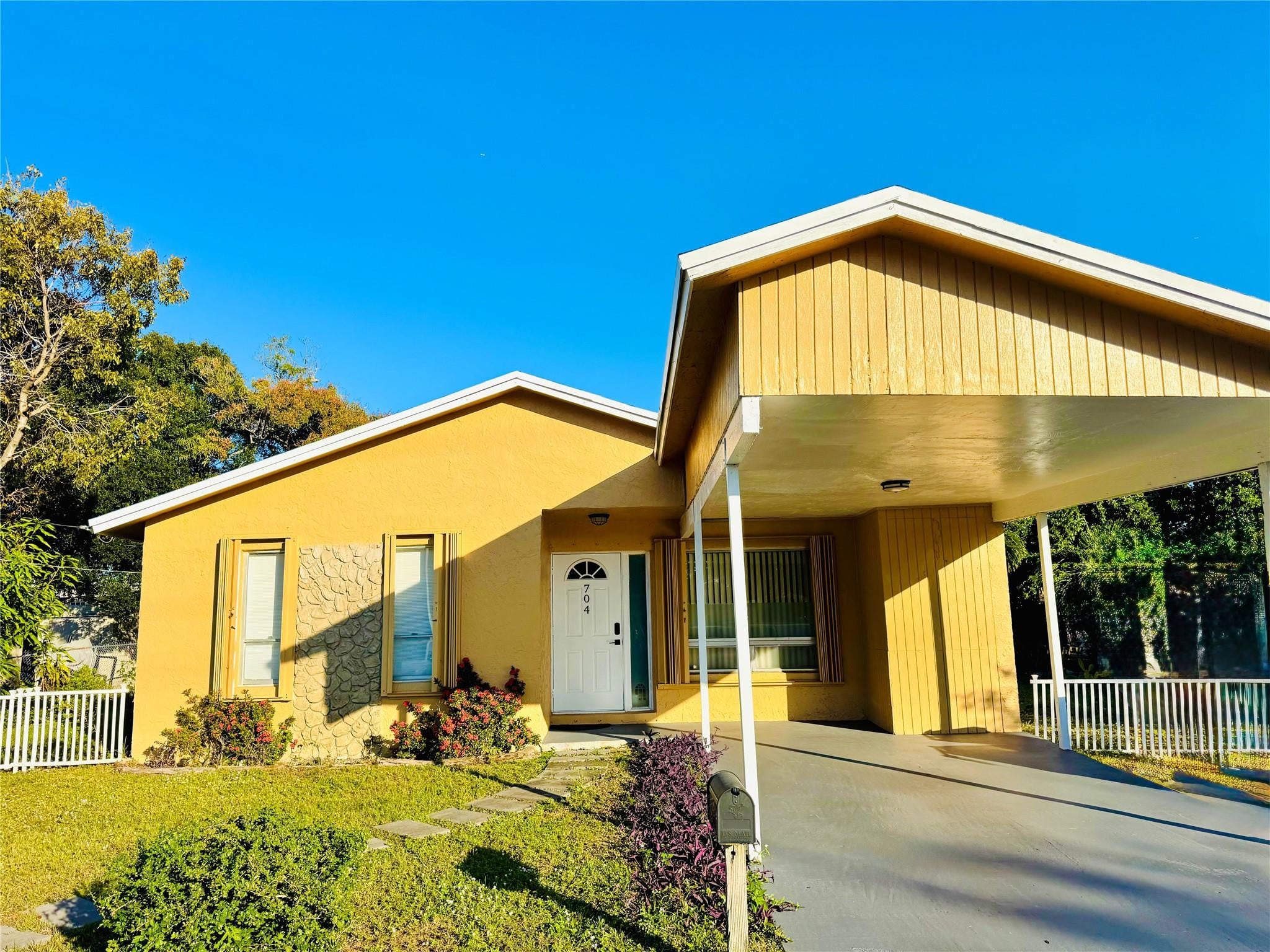 3BR – SingleFamilyResidence at 704 NW 3rd Avenue