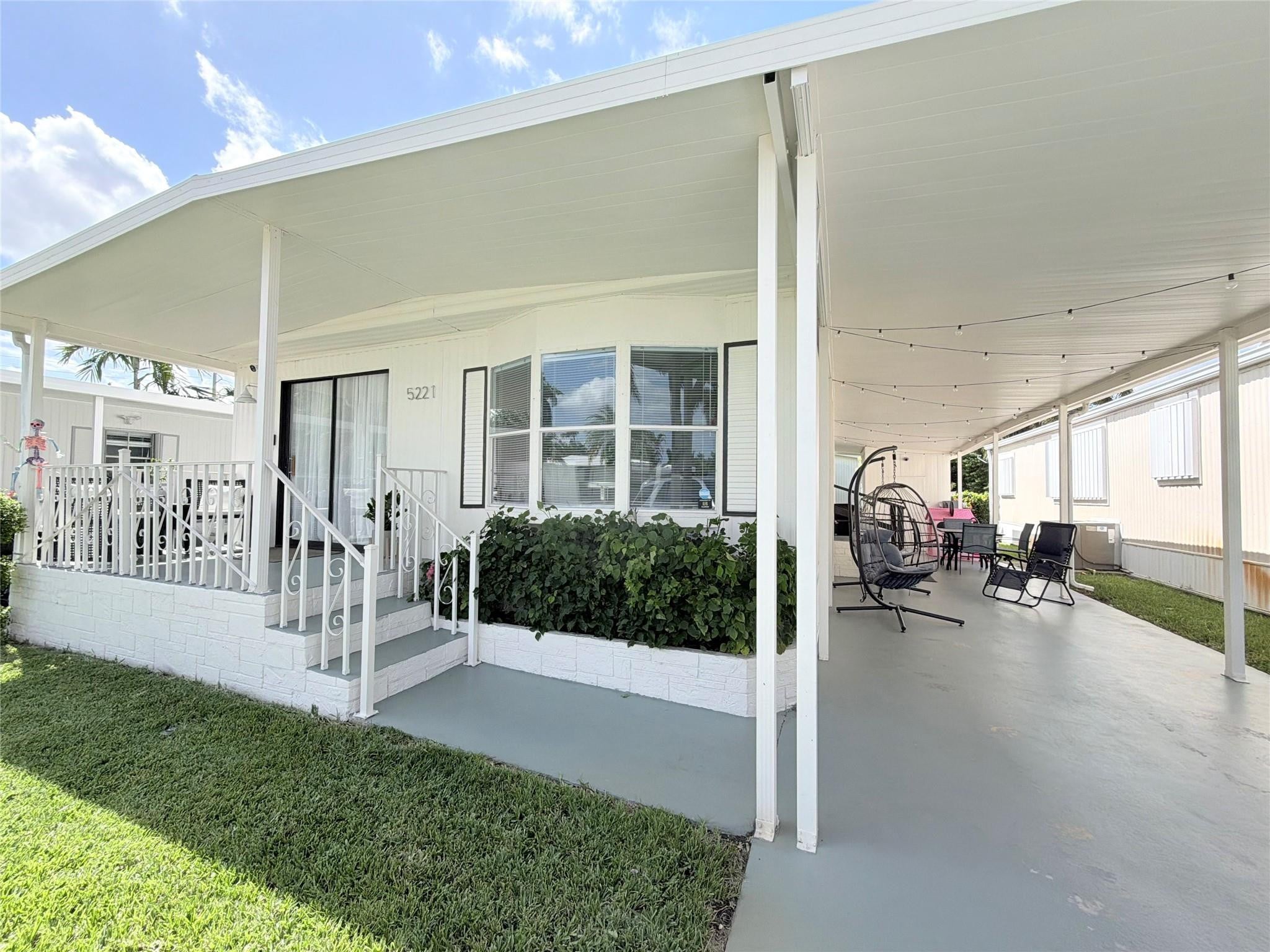 3BR – SingleFamilyResidence at 5221 SW 25th Avenue
