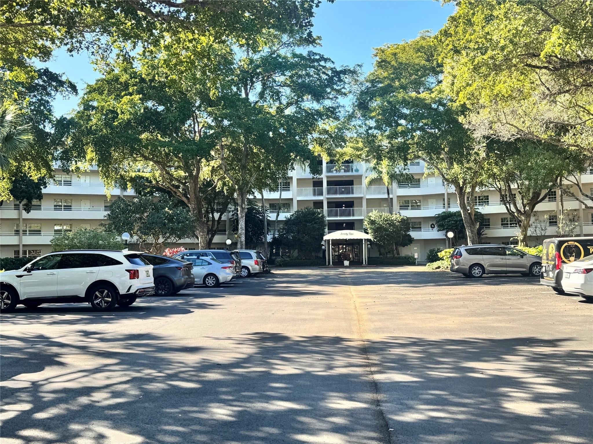 2BR – Condominium at 3980 Oaks Clubhouse Drive #405