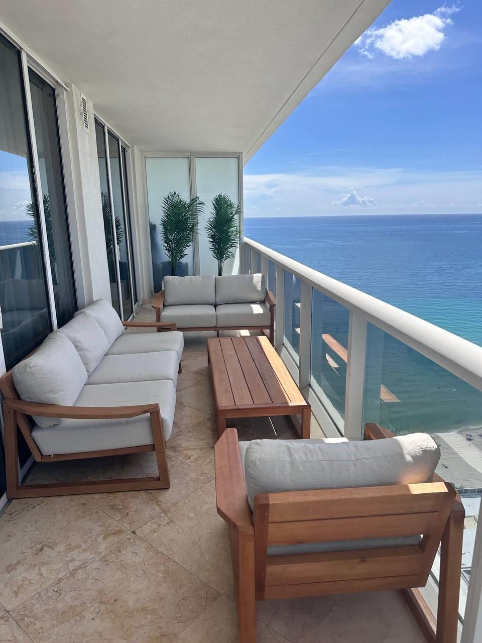2BR – Condominium at 1830 S Ocean Drive #2406