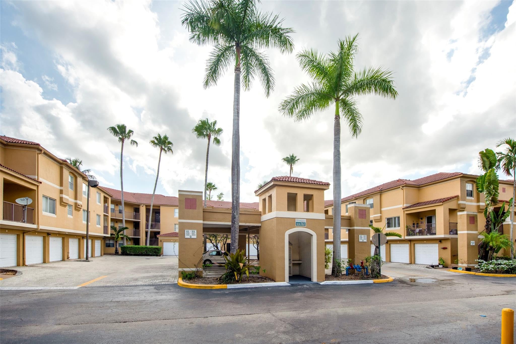 3BR – Condominium at 761 N Pine Island Road #106