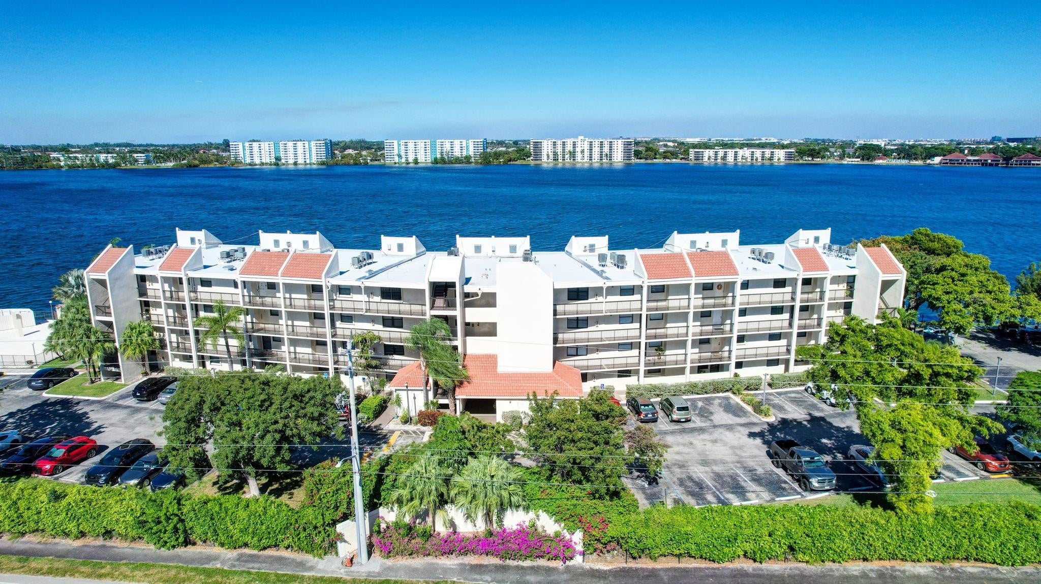 2BR – Condominium at 115 Lake Emerald Drive #403