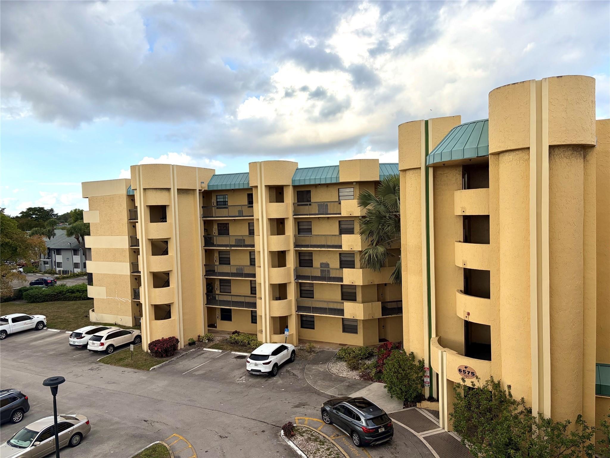 2BR – Condominium at 6575 W Oakland Park Boulevard #202