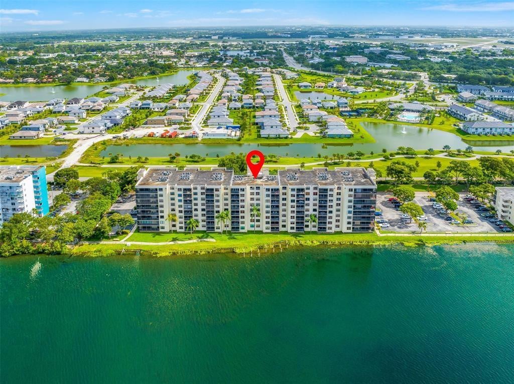 2BR – Condominium at 105 Lake Emerald Drive #711