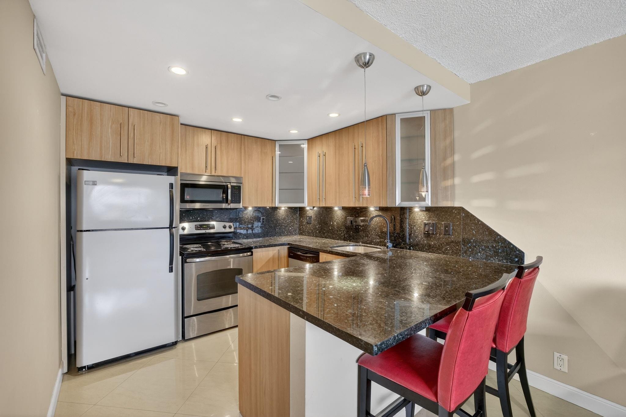 1BR – Condominium at 2900 NE 30th Street #A4