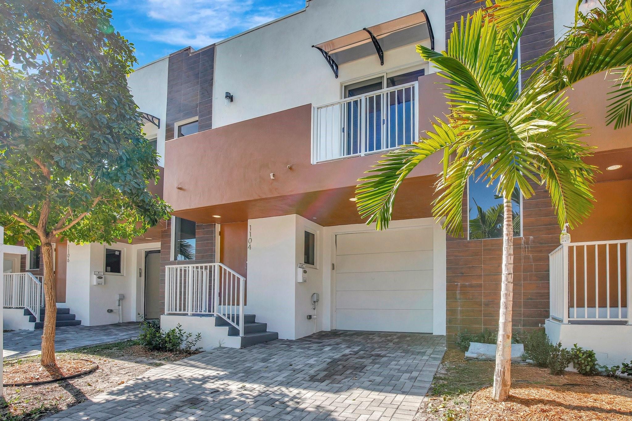 3BR – Townhouse at 1104 S 20th Avenue
