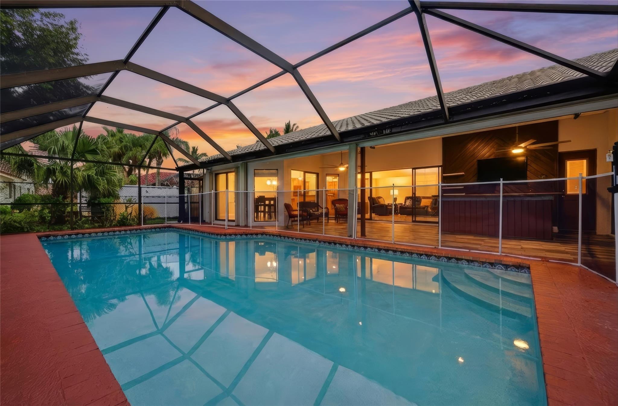 4BR – SingleFamilyResidence at 10949 NW 1st Manor
