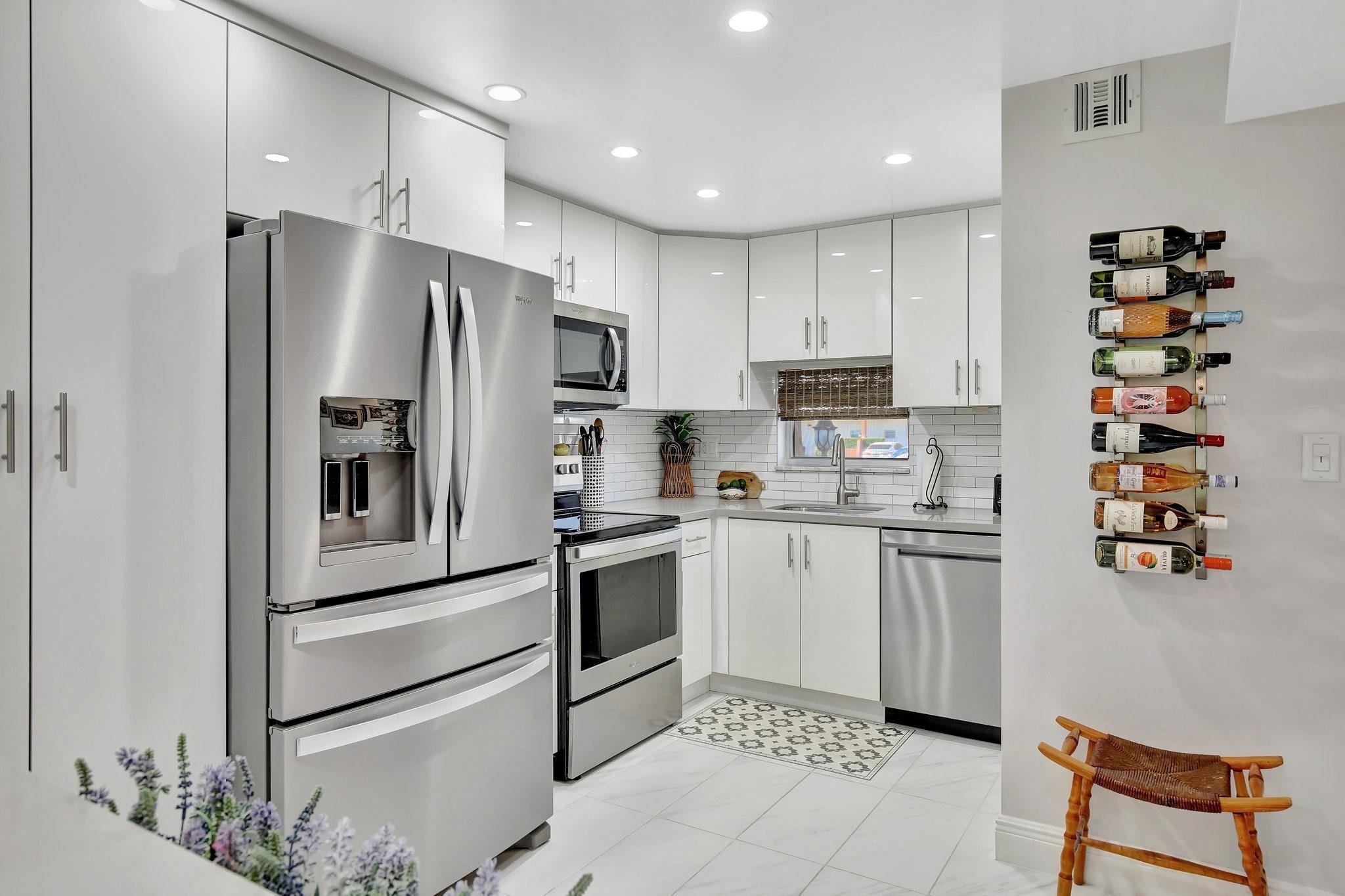 2BR – Condominium at 700 S Hollybrook Drive #104