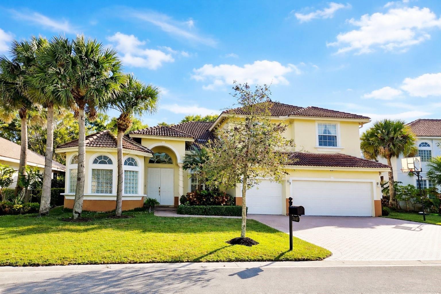 5BR – SingleFamilyResidence at 7107 Pinecreek Lane