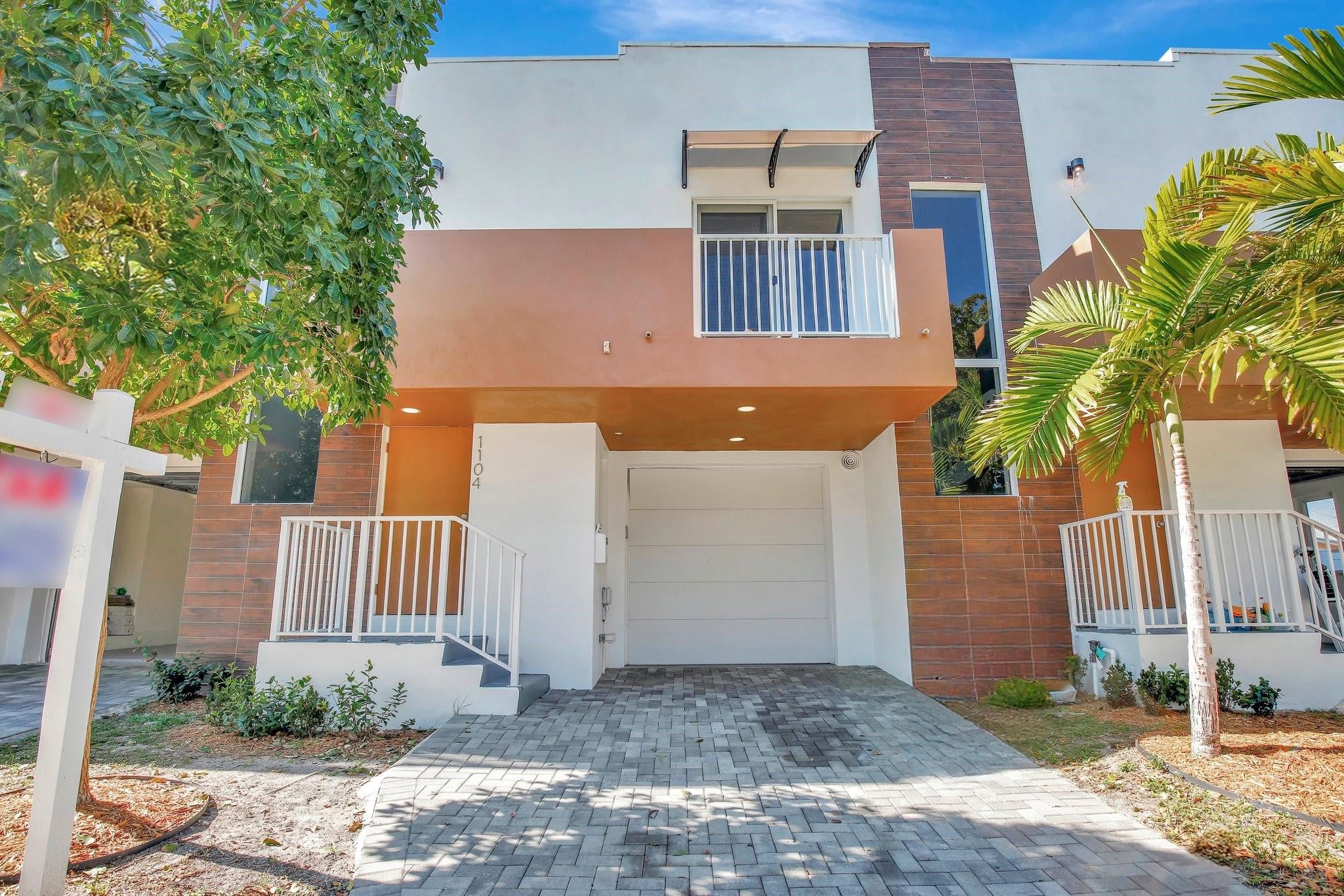 3BR – Townhouse at 1106 S 20th Avenue