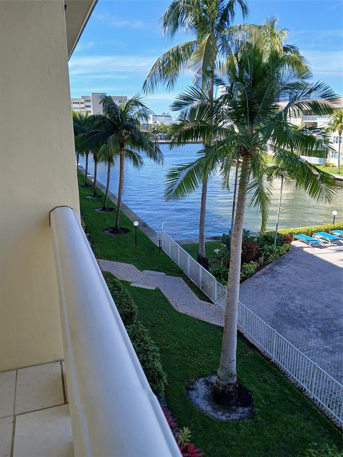 1BR – Condominium at 1891 S Ocean Drive #303