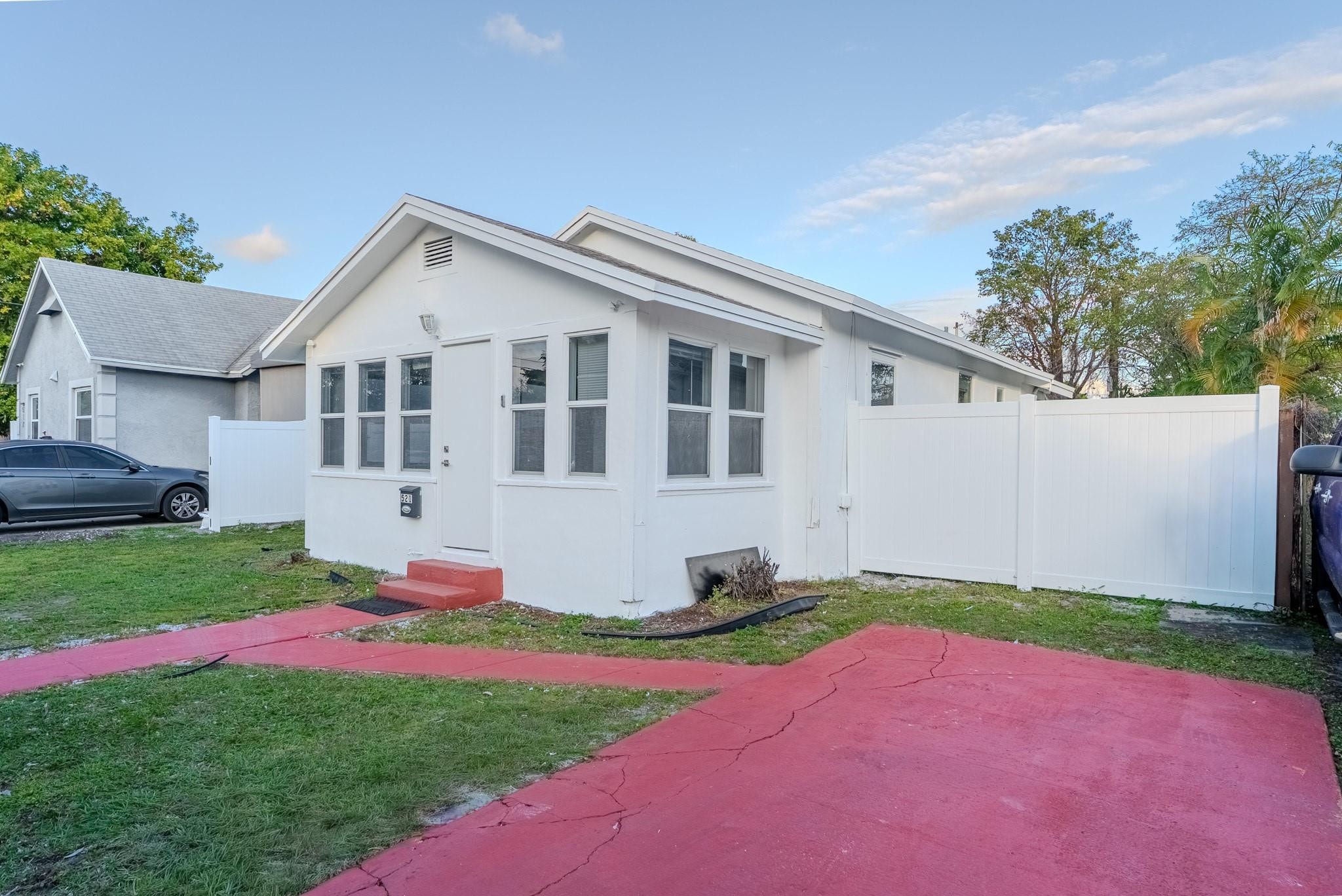 3BR – SingleFamilyResidence at 521 S 24th Avenue