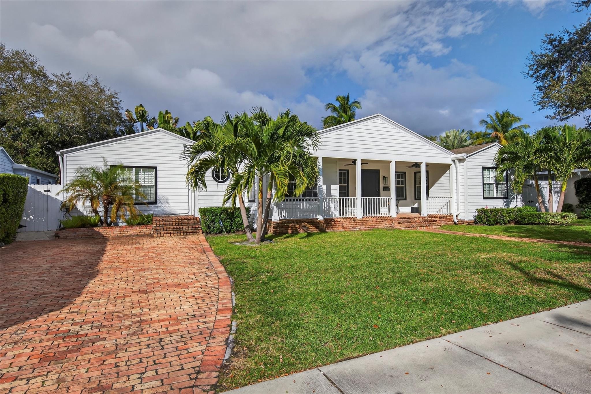 4BR – SingleFamilyResidence at 1001 SE 10th Street