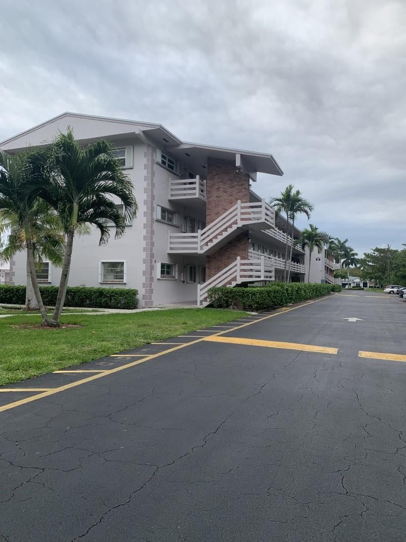 2BR – Condominium at 700 Layne Bl #212