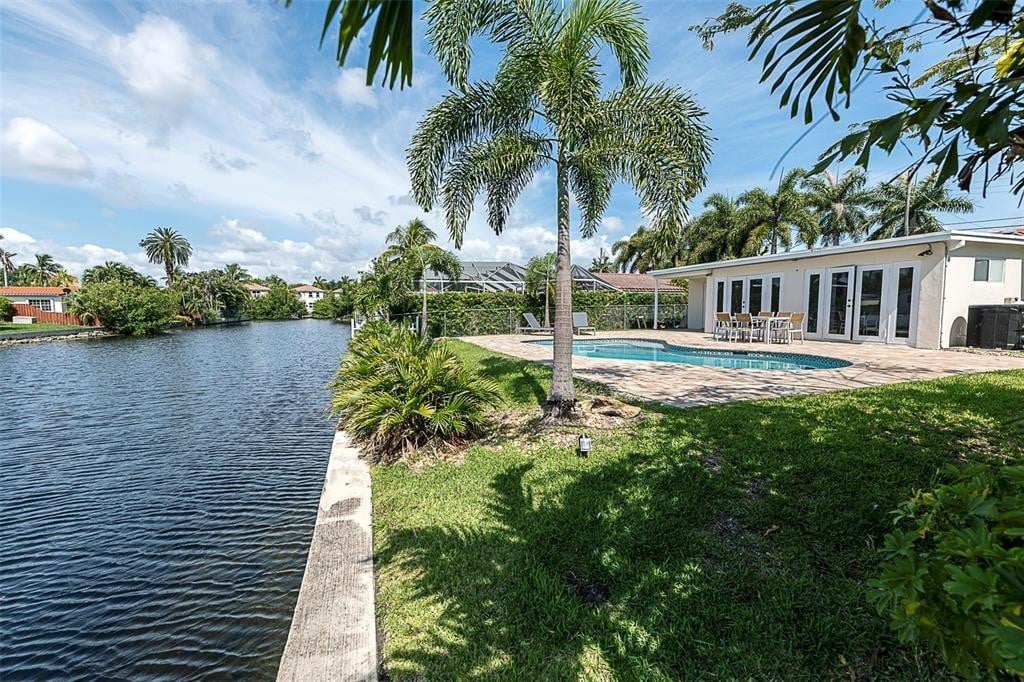 5BR – SingleFamilyResidence at 1162 Hayes Street