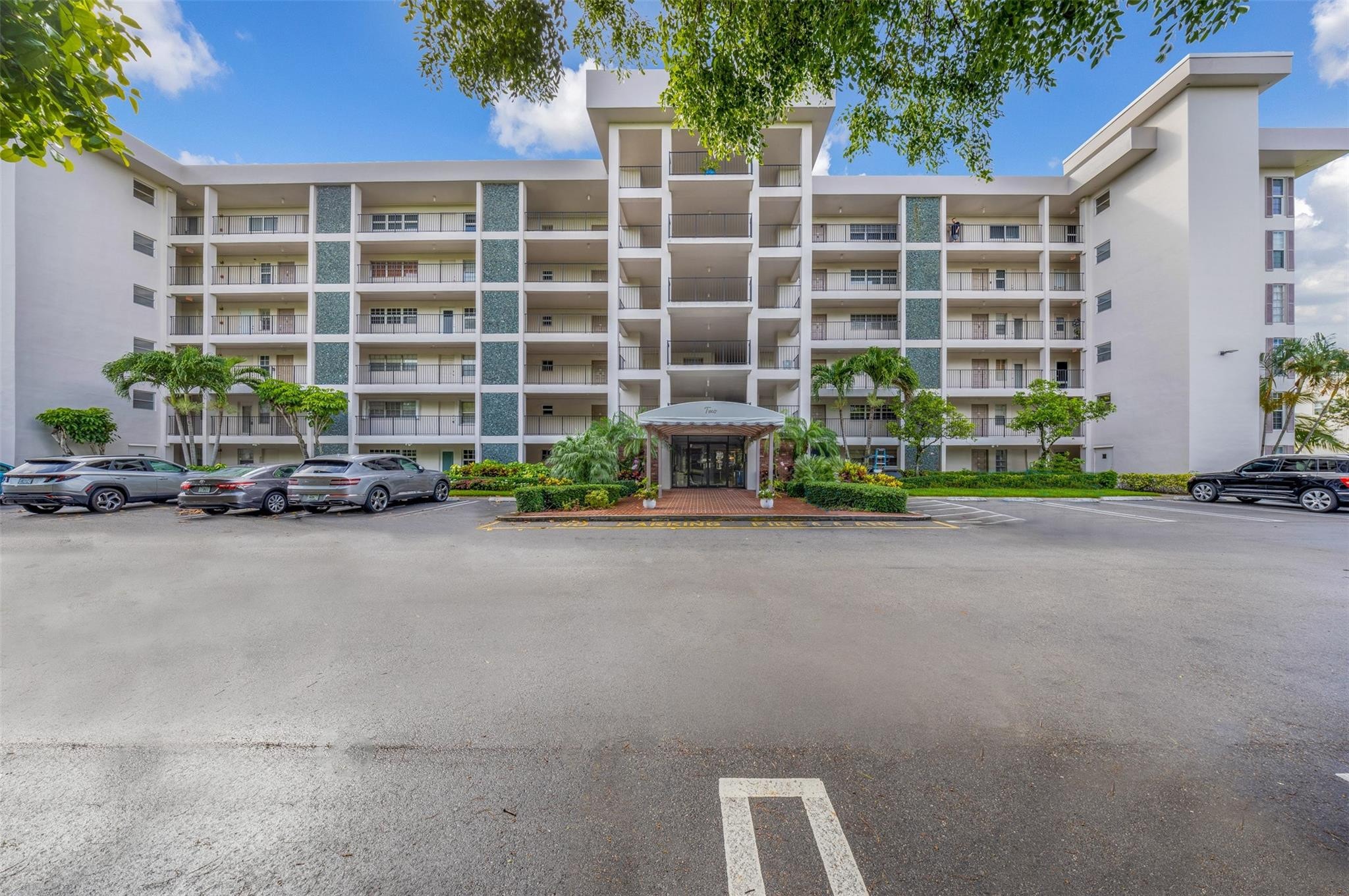 1BR – Condominium at 2850 N Palm Aire Drive #104