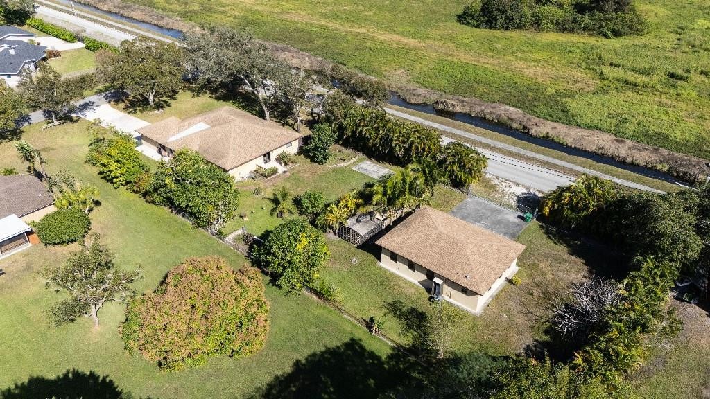 4BR – SingleFamilyResidence at 13602 SW 24th Street