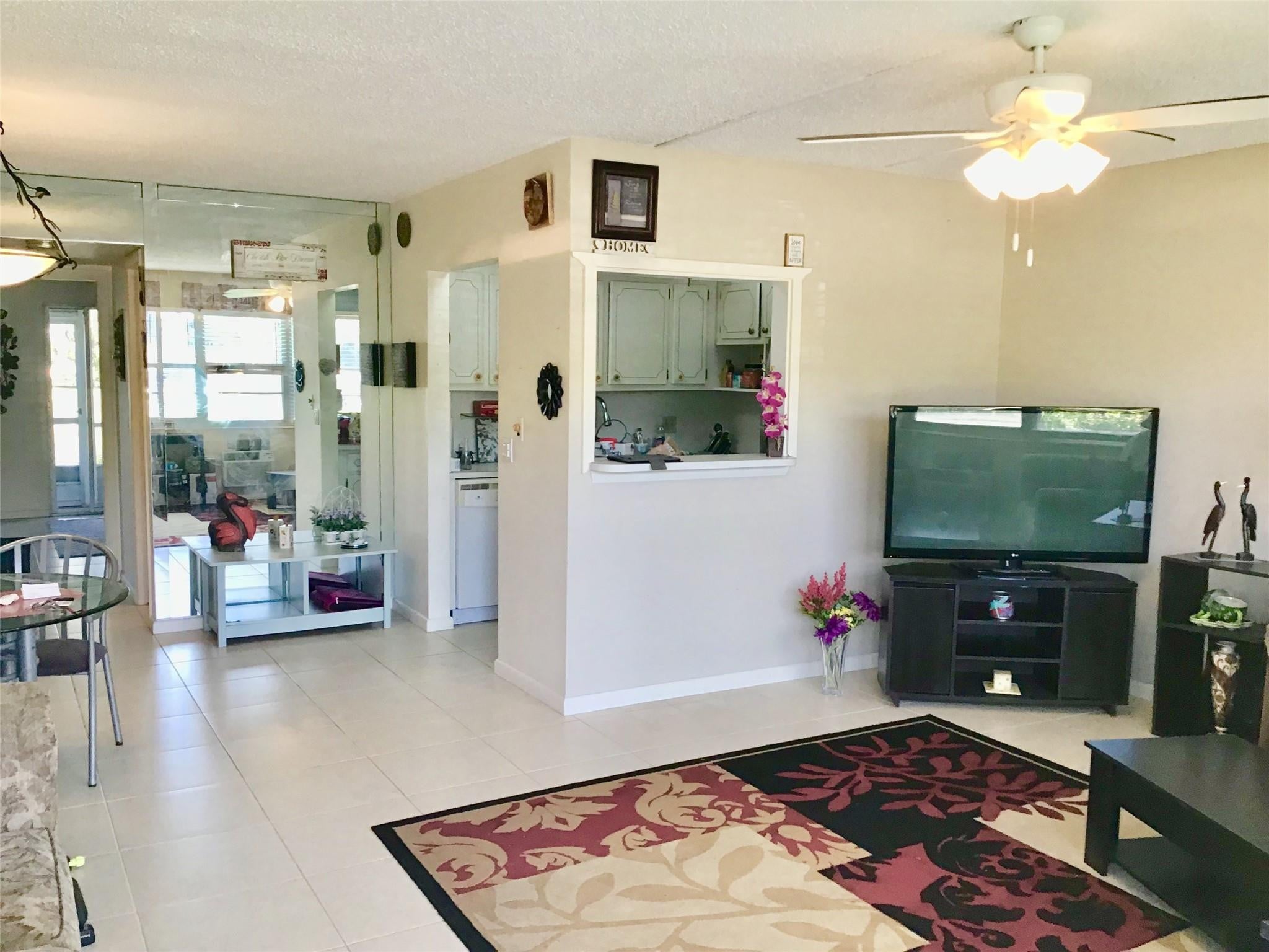 1BR – Condominium at 7 Oakridge B #7