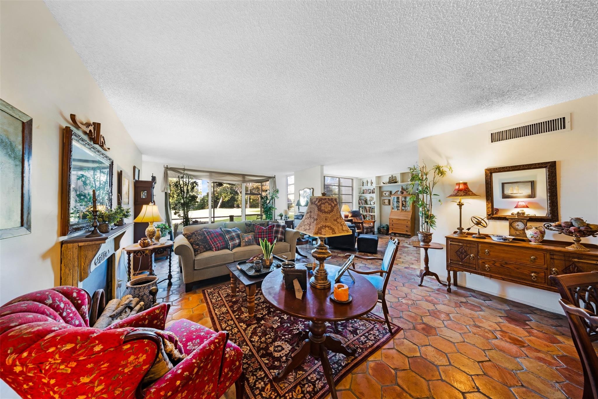 3BR – Condominium at 3930 Oaks Clubhouse Drive #105