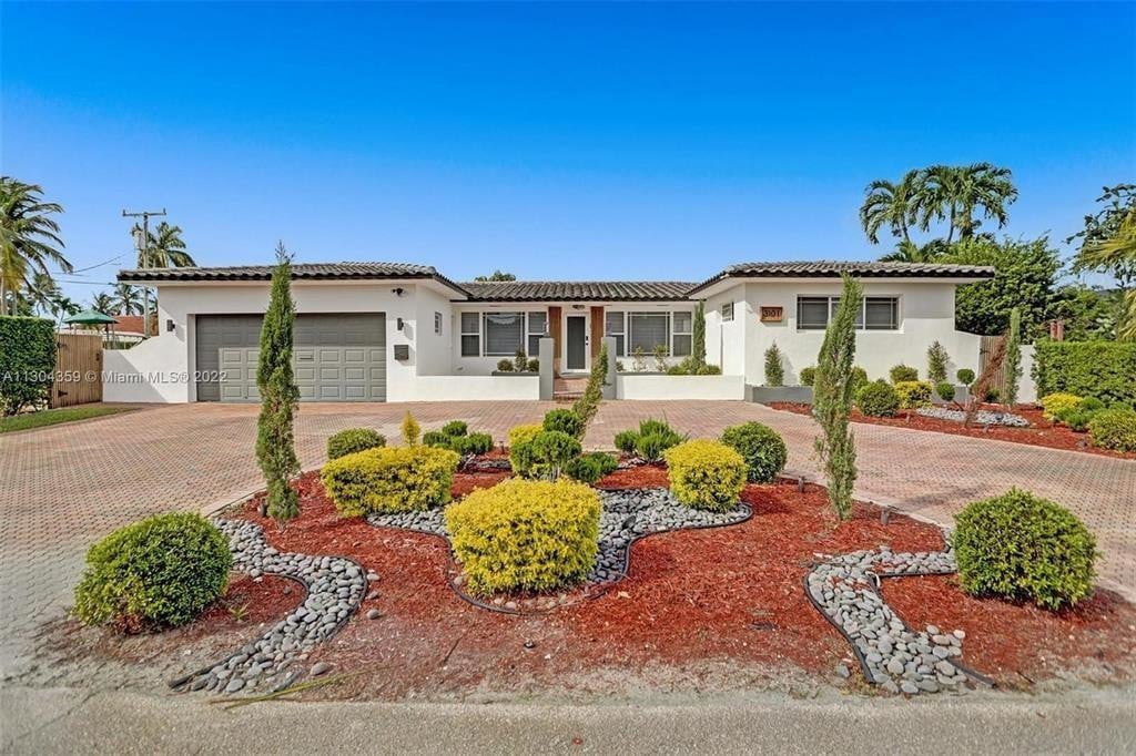 6BR – SingleFamilyResidence at 3101 NE 164th Street