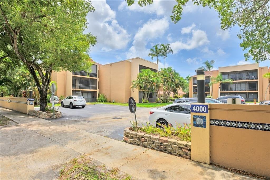 1BR – Condominium at 4000 N Hills Drive #30