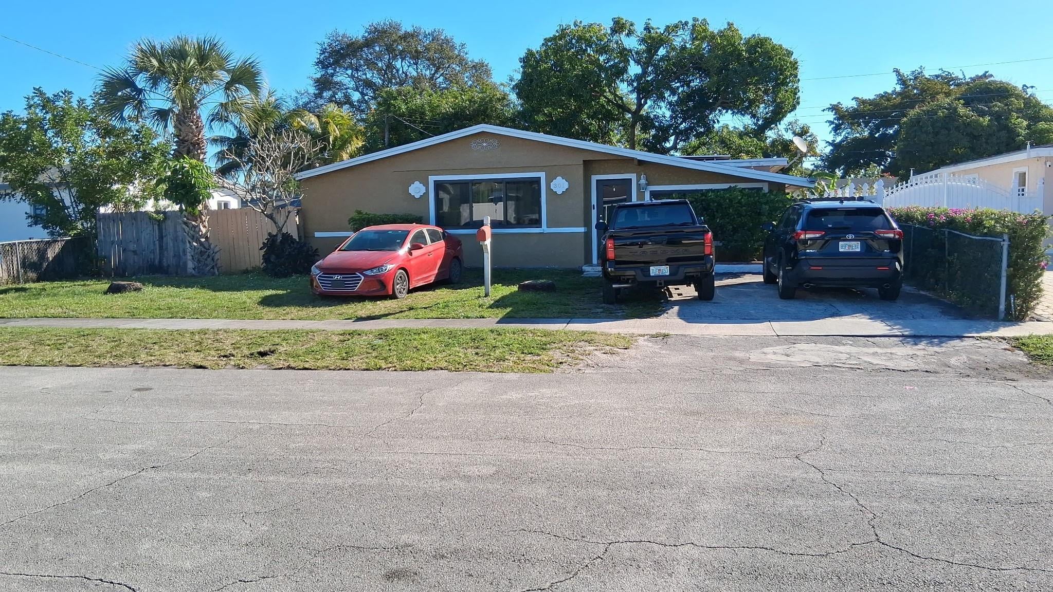 4BR – SingleFamilyResidence at 301 N 66th Avenue