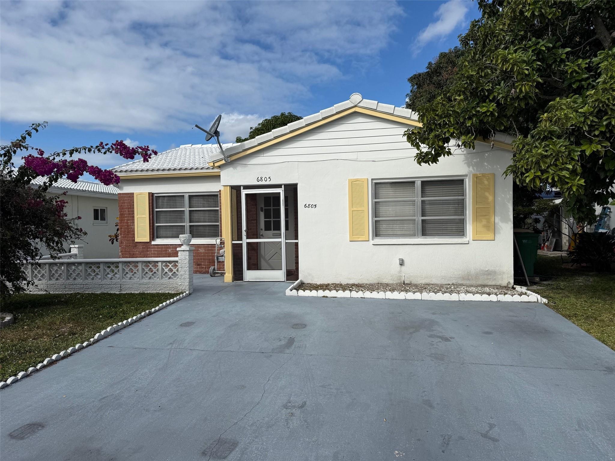2BR – SingleFamilyResidence at 6805 NW 75th Drive